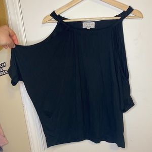 Feel the Piece Terre Jacobs cold shoulder top M/L